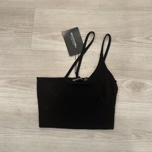 PRETTYLITTLETHING- Black crop top